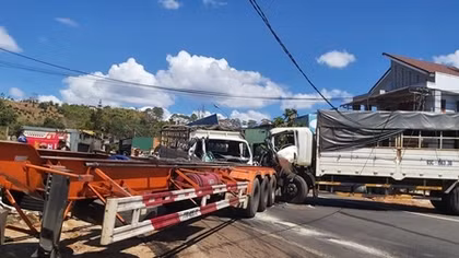 Tai nạn liên hoàn, đường Hồ Chí Minh bị tê liệt