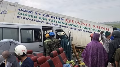 Chưa có kết luận chính thức nguyên nhân xe khách đấu đầu xe container