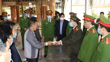 Truy thăng cấp bậc hàm Trung Tá với liệt sỹ Vi Văn Luân