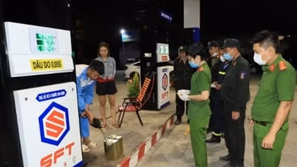 Khởi tố 33 người trong đường dây nhập lậu, mua bán 2,7 triệu lít xăng giả