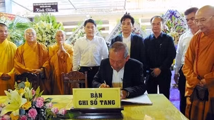 Đồng chí Trương Hòa Bình viếng lễ tang Hòa thượng Thích Thiện Duyên