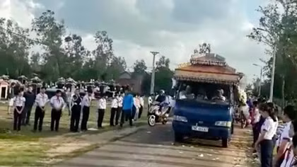 Tang thương sau vụ tai nạn giao thông thảm khốc ở Phú Yên