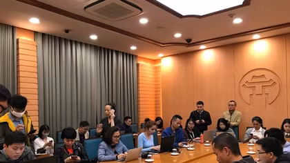 Hà Nội họp khẩn về COVID-19