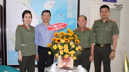 Báo CAND-CQĐD tại TP Hồ Chí Minh chúc mừng ngày Thầy thuốc Việt Nam