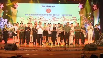 Khai mạc Hội diễn nghệ thuật quần chúng CAND lần thứ XI, khu vực II