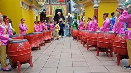 Tiếng trống ru làng