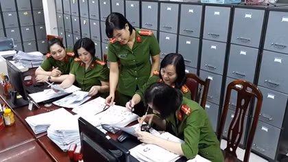 Những cán bộ tàng thư căn cước công dân tận tụy và sáng tạo