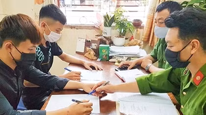 Xử phạt hai "trai trẻ" đột nhập khu cách ly