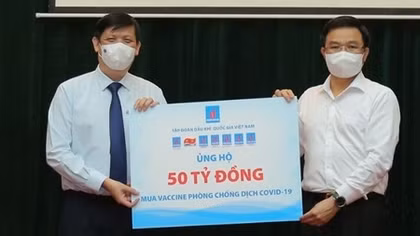 Petrovietnam trao ủng hộ 50 tỷ đồng cho Quỹ vaccine COVID-19