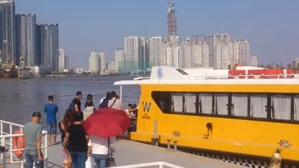 Buýt đường sông phục vụ khách du lịch