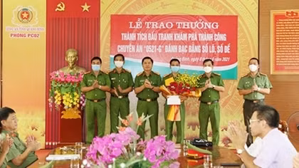 Trao thưởng cho các lực lượng phá thành công chuyên án lô đề “khủng”