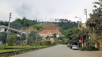 Lãnh đạo Hòa Bình nói gì về công trình xây lắp khẩu hiệu hết 10 tỷ đồng?