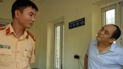 Xử phạt lái xe tông vào cổng UBND tỉnh Thanh Hóa 17 triệu đồng