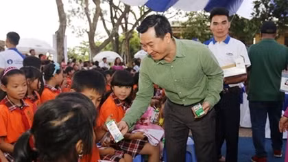 Vinamilk trao quà trung thu cho trẻ em tỉnh Vĩnh Phúc