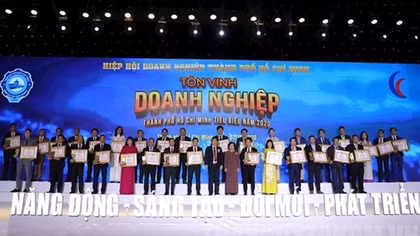 Vinh danh 100 doanh nhân, doanh nghiệp tiêu biểu