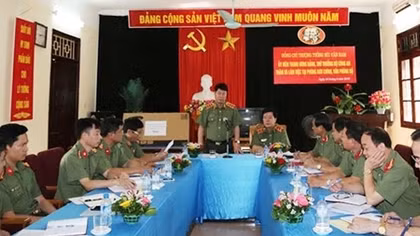 Thứ trưởng Bùi Văn Nam kiểm tra công tác giao liên CAND
