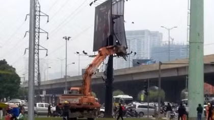 Hà Nội: chỉ có 2/16 quận, huyện hoàn thành tháo dỡ bảng quảng cáo vi phạm