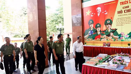 Công an Hải Phòng tổ chức cuộc thi viết về “Những tấm gương học và làm theo Bác”