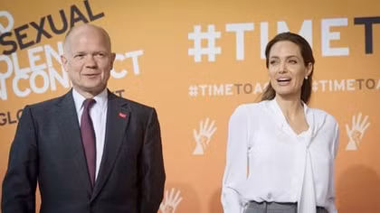 Nữ diễn viên Angelina Jolie trở thành giáo sư cao học