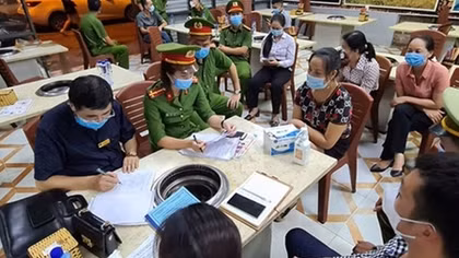 Khởi tố chủ quán nướng làm nhục người khác