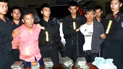30 bánh heroin, 6000 viên MTTH "ngồi ghế sau" ô tô về TP Vinh