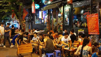 Bất cập xung quanh hoạt động kinh doanh dịch vụ đêm tại phố cổ Hà Nội