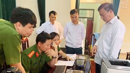 Cấp căn cước công dân lưu động cho bộ đội Trung đoàn 923