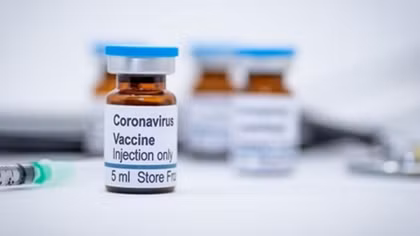 Triển vọng vaccine COVID-19: Chạy đua với thời gian