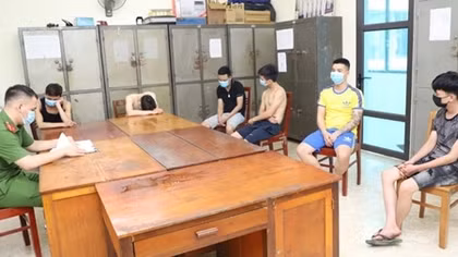 Tạm giữ nhóm thanh niên “phê” ma túy trong phòng karaoke