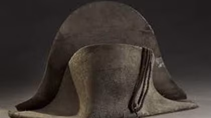 Bán đấu giá mũ trận của Hoàng đế Napoléon