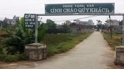 Nguyên chủ tịch xã và cán bộ thôn bị truy tố vì bán đất công trái thẩm quyền