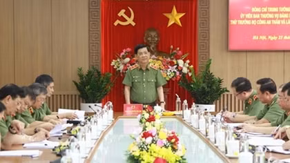 Thứ trưởng Nguyễn Văn Sơn làm việc tại Bộ Tư lệnh Cảnh vệ