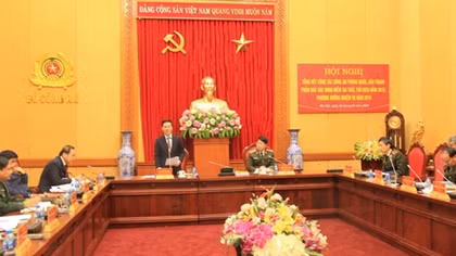 Đấu tranh hiệu quả với các quan điểm sai trái thù địch