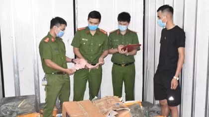 Ngăn chặn 3 tấn thực phẩm đông lạnh không hóa đơn trên đường “Nam tiến”