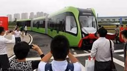 Tàu điện tự hành trên đường ray ảo