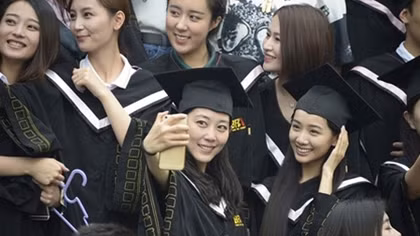 Bê bối tình ái và tiền bạc bao phủ “Học viện mỹ nhân”