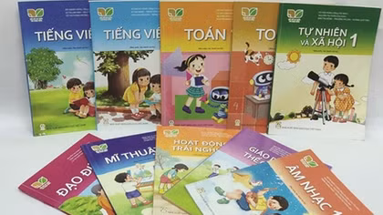 Mua sách lớp 1 qua “kênh” phát hành nhà trường: Nhập nhằng “làm khó” phụ huynh