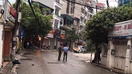 Quây cả góc phố bắt 3 con chó không rọ mõm thả rông