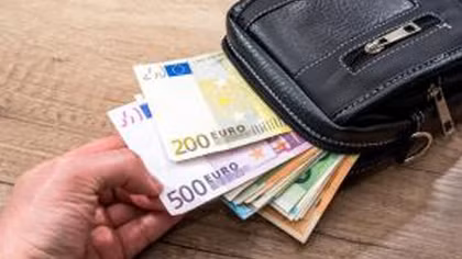 Italy: Hạn chế việc chi tiêu bằng tiền mặt