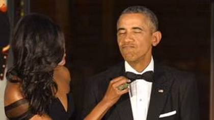 Ông Obama mặc duy nhất 1 bộ lễ phục trong 2 nhiệm kỳ