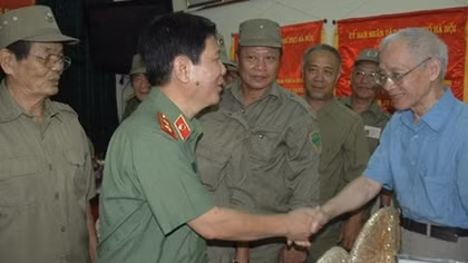 Thứ trưởng Nguyễn Văn Sơn thăm phường Nguyễn Du