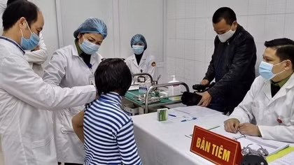 Những dấu cộng màu đỏ