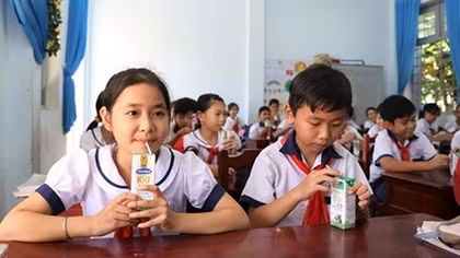 Sữa học đường triển khai cho trẻ em nhiều tỉnh Đồng bằng sông Cửu Long