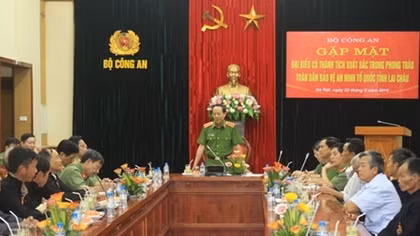 Già làng, trưởng dòng họ, người có uy tín là chiếc cầu nối giữa Đảng và nhân dân