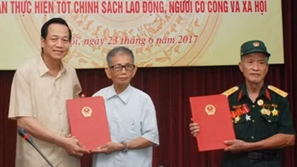 2 cụ ông phanh phui gần 3 nghìn hồ sơ giả giúp thu hồi 150 tỷ đồng