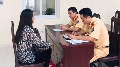 Tước GPLX 3 tháng tài xế "phớt lờ" xe ưu tiên