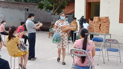 Tìm giải pháp hỗ trợ công nhân gặp khó khăn do dịch COVID-19