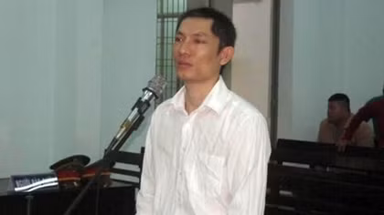 Thợ nhôm kính đánh chết vợ của con nợ “khó đòi”