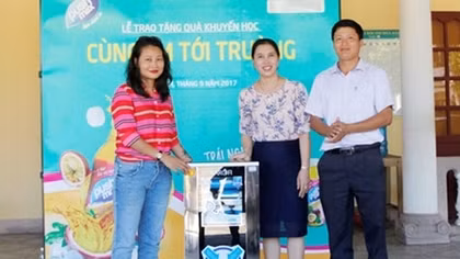 Đồng hành cùng học sinh nghèo đến trường