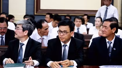 Các luật sư bào chữa cho bị cáo Hứa Thị Phấn đề nghị trả hồ sơ điều tra bổ sung